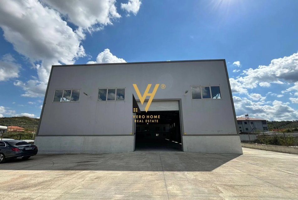 Tirane, shitet magazine Kati 0, 1.620 m² 2.000.000 € (VORE)