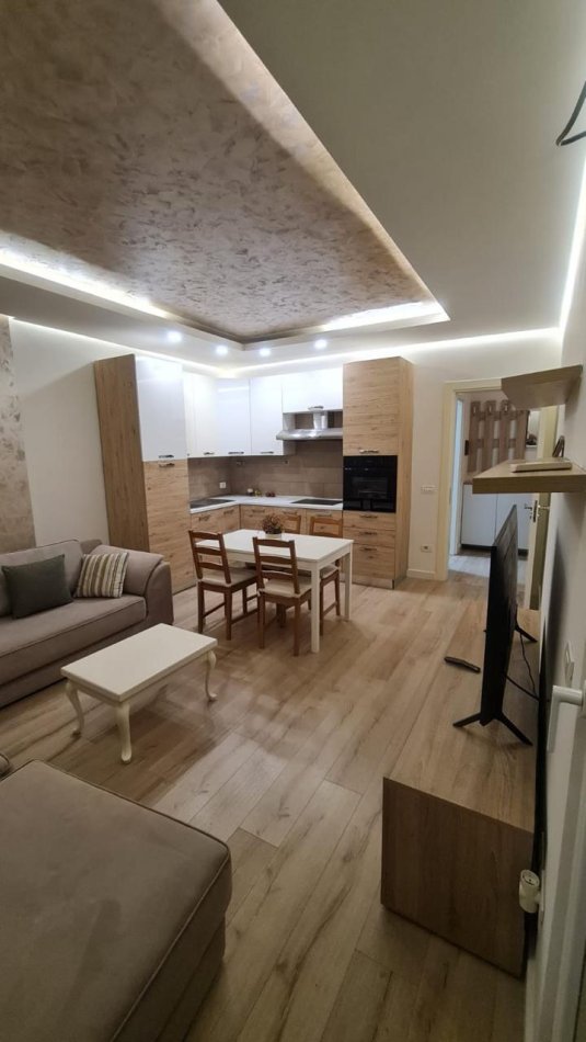Tirane, jepet me qera apartament 1+1+Ballkon Kati 4, 70 m² 550 € (Ali Demi)