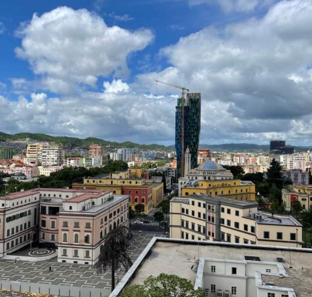 Tirane, jepet me qera zyre Kati 10, 100 m² 1.300 Euro ne Qender