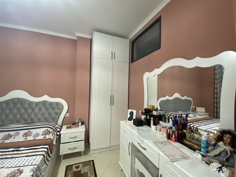 Tirane, jepet me qera apartament 2+1+Ballkon Kati 3, 117 m² 550 € (Fresk ,prane Restorant Fresku)
