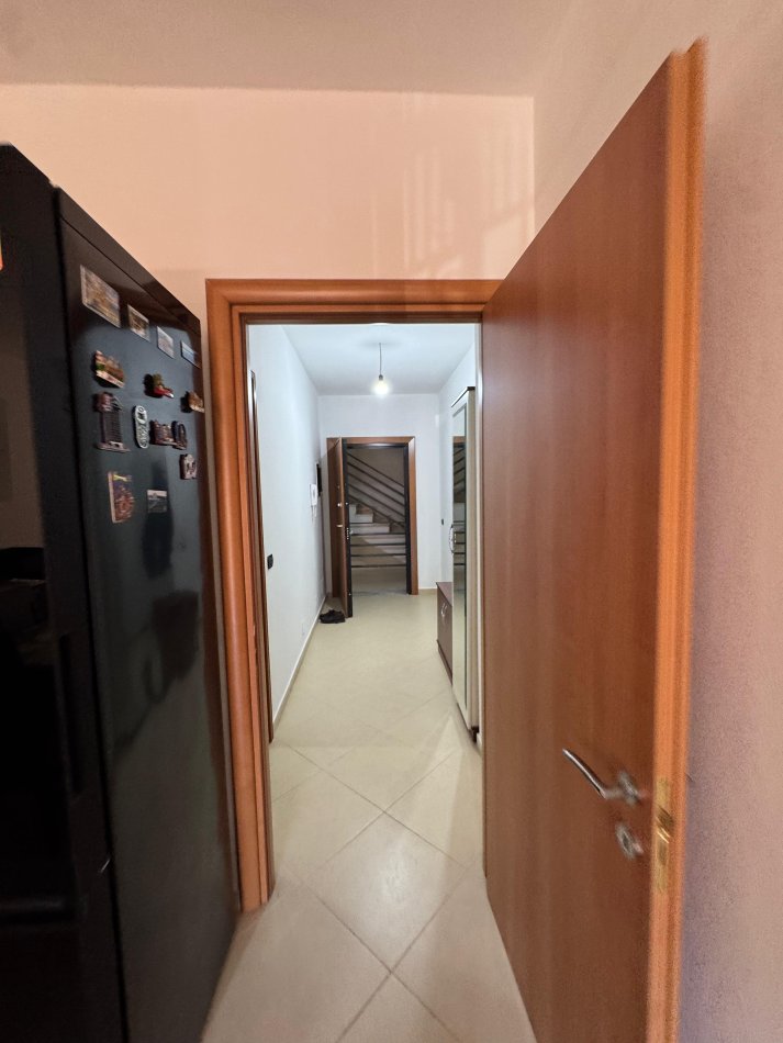 Tirane, shitet apartament 2+1+Ballkon Kati 1, 109 m² 150.000 € (Rruga Loni Ligori)