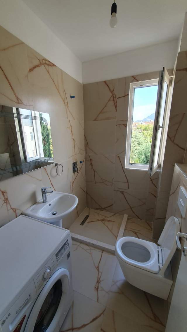 Tirane, jepet me qera apartament 2+1+BLK Kati 3, 90 m² 550 Euro (perballe Ministrise se Mbrojtjes)