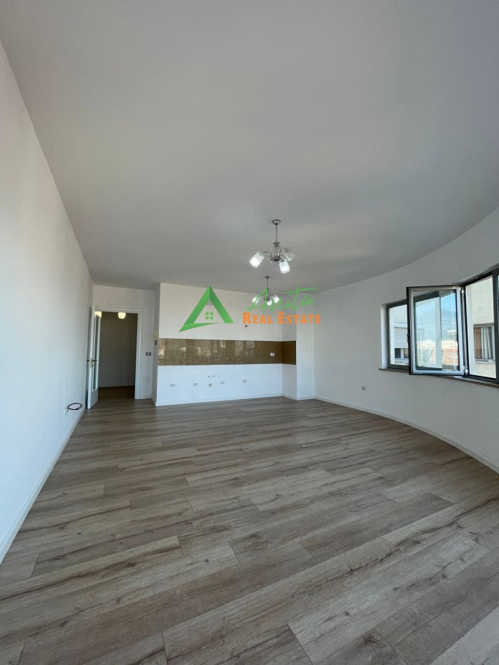 Tirane, shitet apartament 1+1+Ballkon Kati 8, 76 m² 150.000 € (Zogu i Zi)