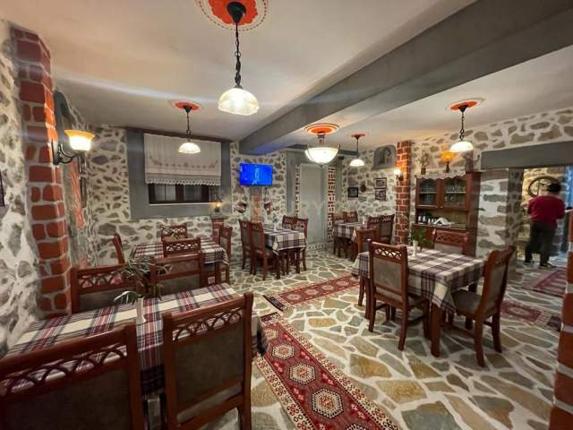Tirane, ofert 3+1 Kati -1, 201 m² 1.800 Euro (Shallvaret)