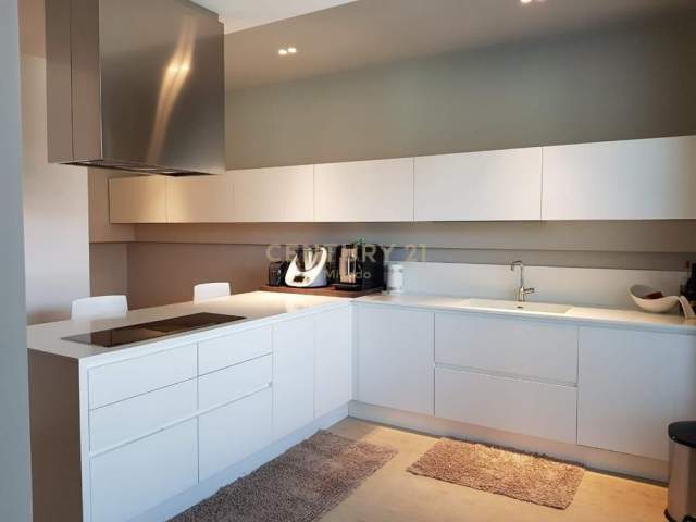 Tirane, shitet apartament 3+1+BLK Kati 8, 331 m² 510.000 Euro (kopshti botanik)