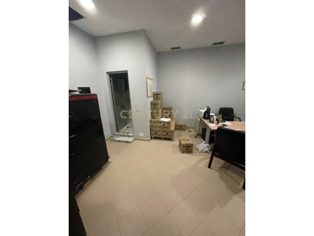 Tirane, shitet dyqan Kati 0, 28 m² 47.000 Euro (Komuna e Parisit)