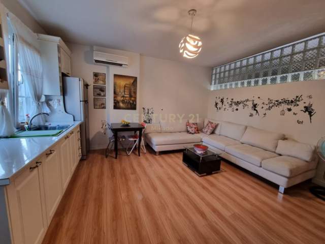 Tirane, shitet apartament 1+1 Kati 3, 45 m² 50.000 Euro (Rruga 5 Maj)