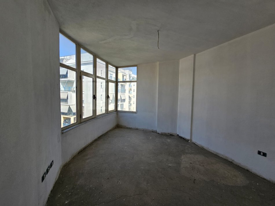 Tirane, shitet apartament 2+1 Kati 7, 116 m² 146.000 € (Yzberisht)