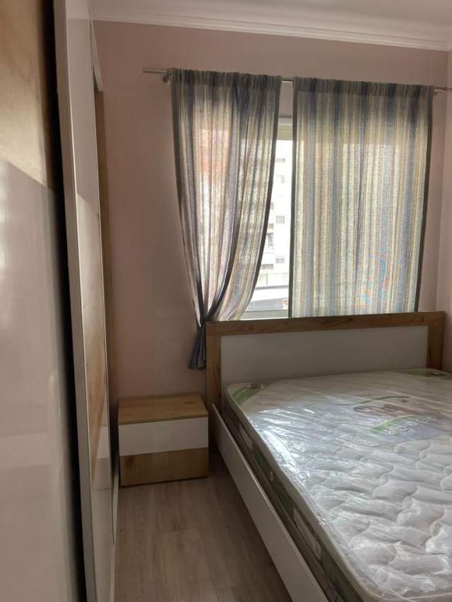 Tirane, jepet me qera apartament 1+1+BLK Kati 3, 75 m² 450 Euro (Astir prane urban coffe)