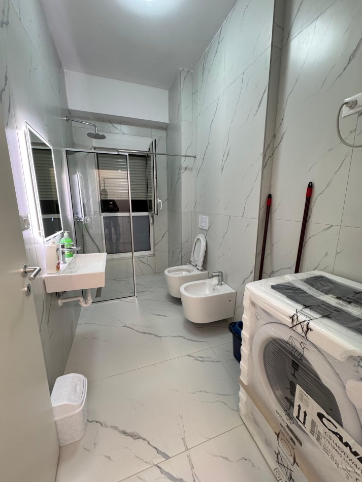 Tirane, jepet me qera apartament 1+1 Kati 6, 70 m² 400 € (ALI DEMI)