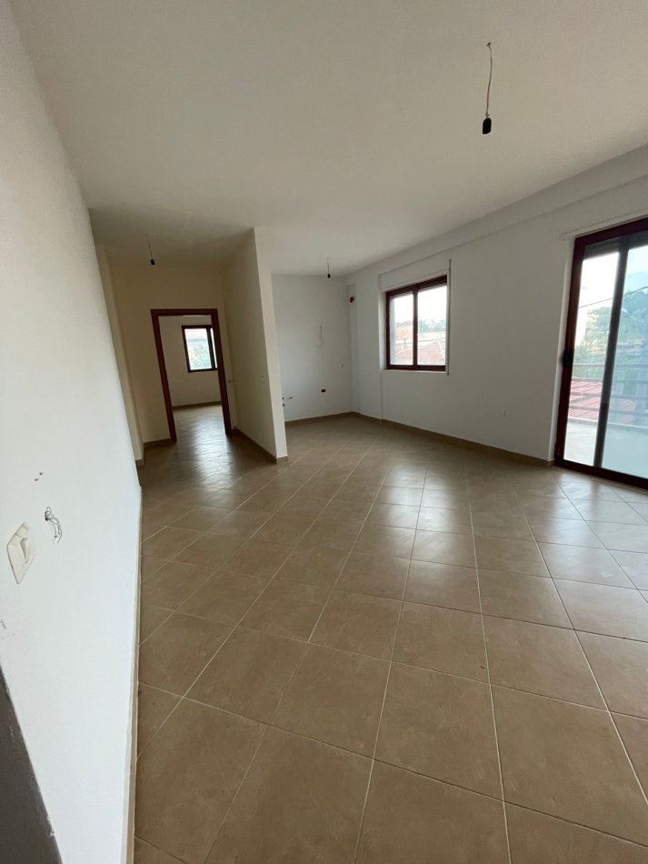 Tirane, shitet apartament 2+1+Ballkon Kati 1, 115 m² 184.608 € (PRANE GJIMNAZIT PARTIZANI)