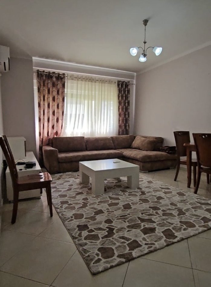 Tirane, jepet me qera apartament 1+1 , 65 m² 360 € 