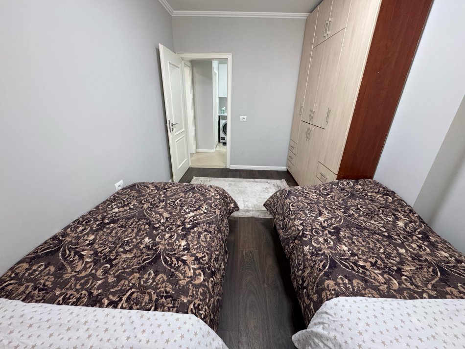 Tirane, jepet me qera apartament 2+1 , 1.000 m² 1.000 € (selvia)