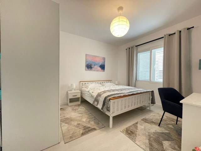 Tirane, jepet me qera apartament 2+1+BLK Kati 3, 80 m² 550 Euro (Kafe Flora)