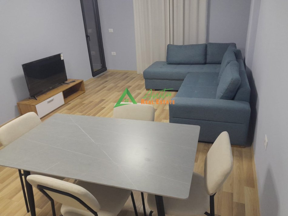 Tirane, jepet me qera apartament 1+1 Kati 3, 65 m² 460 € (Porcelan)
