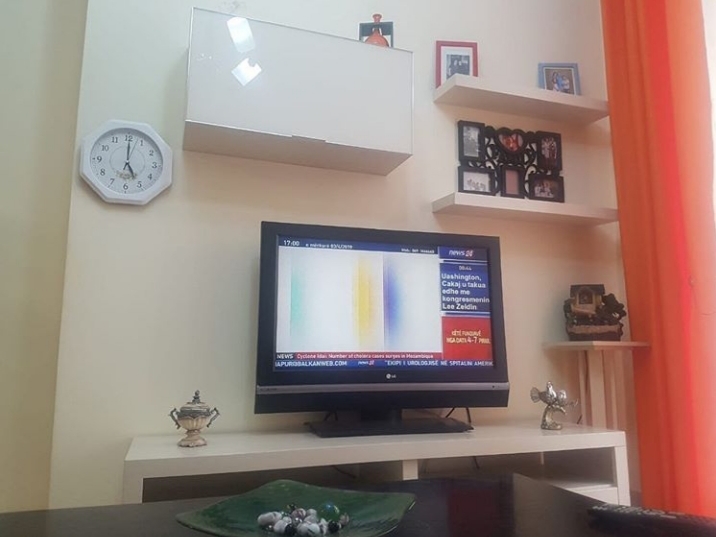 Tirane, jepet me qera apartament 2+1+Ballkon Kati 2, 97 m² 450 € (Yzberisht prane KMY)