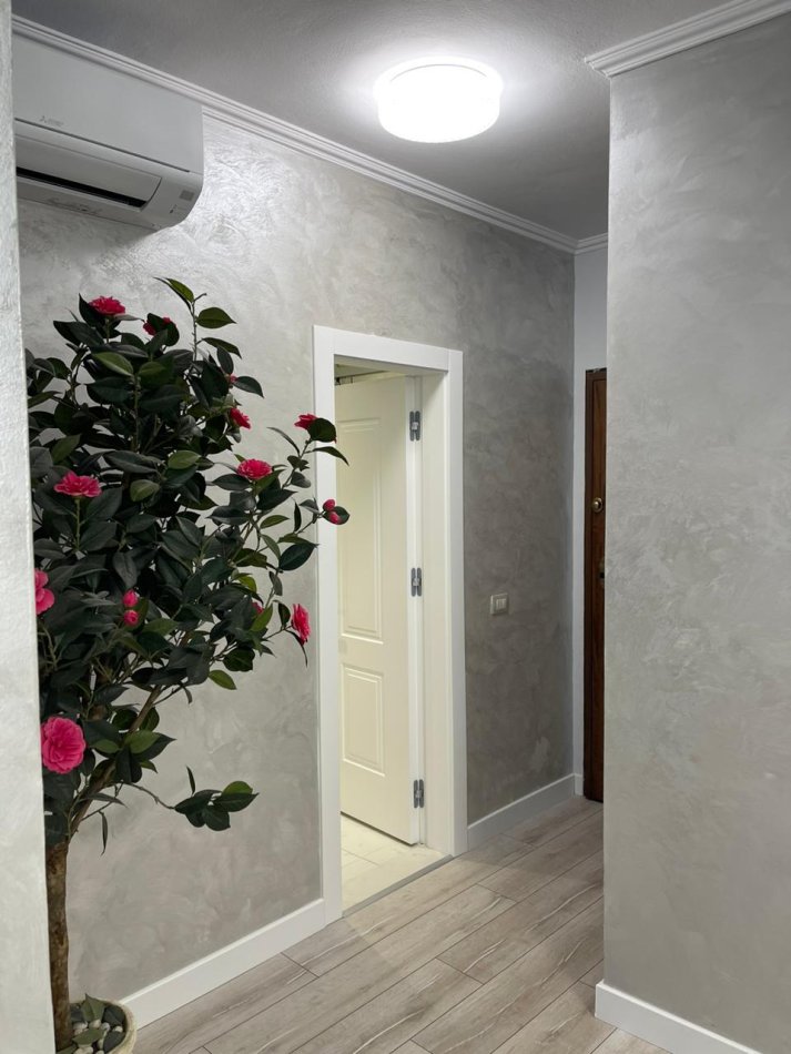 Tirane, jepet me qera apartament 1+1, Kati 3, 70 m² 700 € (Rruga e Kosovareve)