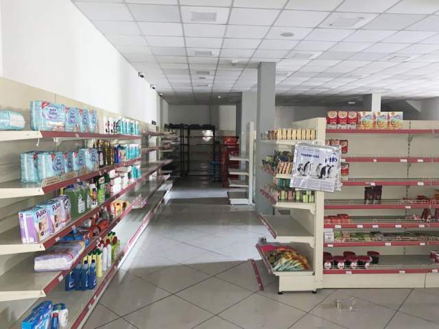 Elbasan, jepet me qera ambjent biznesi 160 m² 70.000 Leke