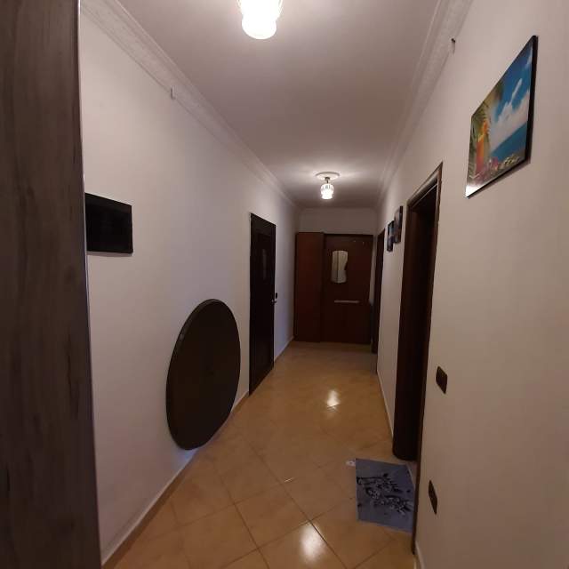 Tirane, jepet me qera apartament 1+1 Kati 1, 70 m² 400 Euro (Myslym Lela)