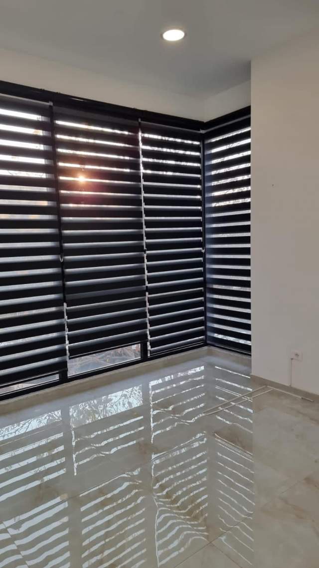 Tirane, jepet me qera ambjent biznesi Kati 2, 250 m² 2500 euro (Farmacia 10)