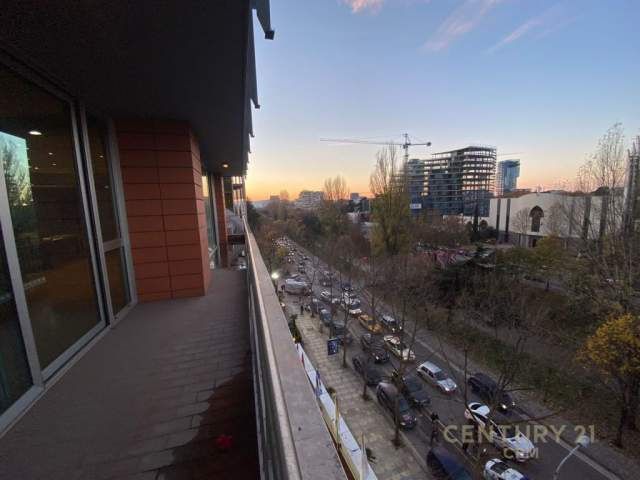 Tirane, jepet me qera zyre Kati 4, 198 m² 2.800 Euro (Rruga Elbasanit)