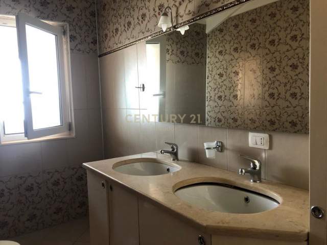 Tirane, shitet apartament 3+1+A+BLK Kati 5, 210 m² 265.000 Euro (Liqeni i Thate)