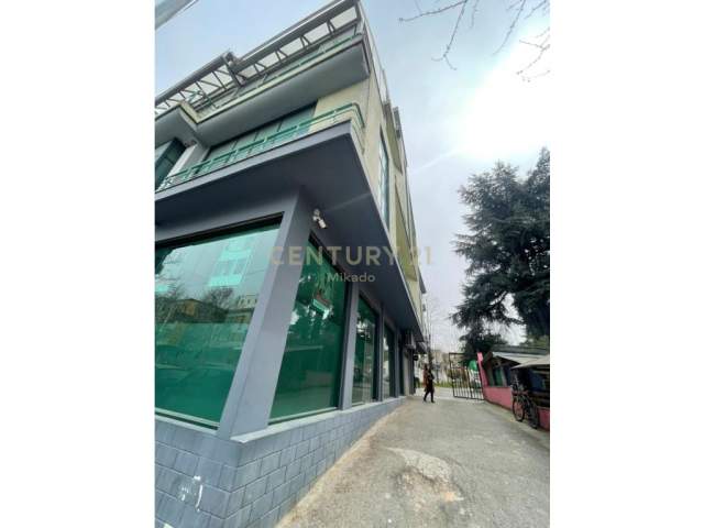 Tirane, shitet Vile 5+1+A+BLK Kati 0, 897 m²  (Rruga e Dibres)