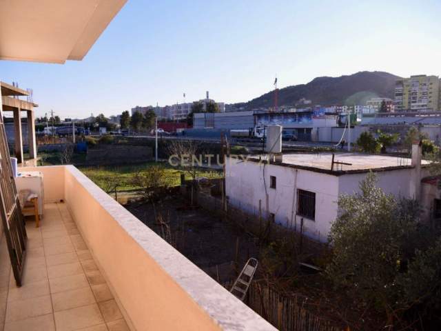 Tirane, shitet Vile 3 Katshe Kati 0, 500 m² 200.000 Euro (Vore)
