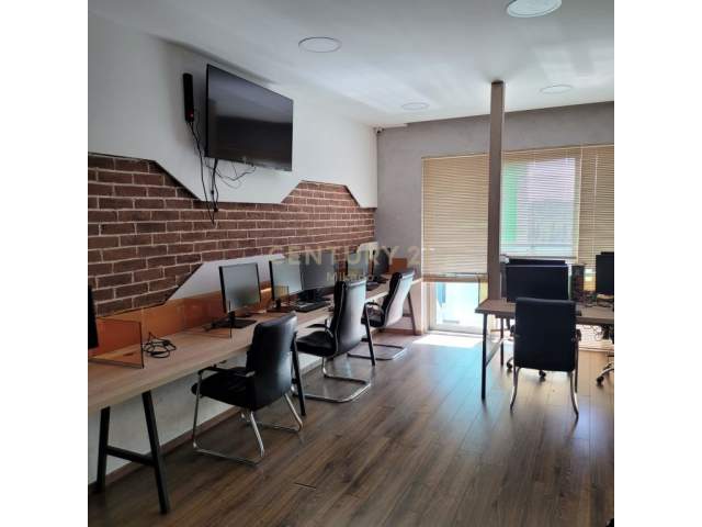 Tirane, jepet me qera zyre Kati 12, 241 m² 2.600 Euro (ambasador 3)