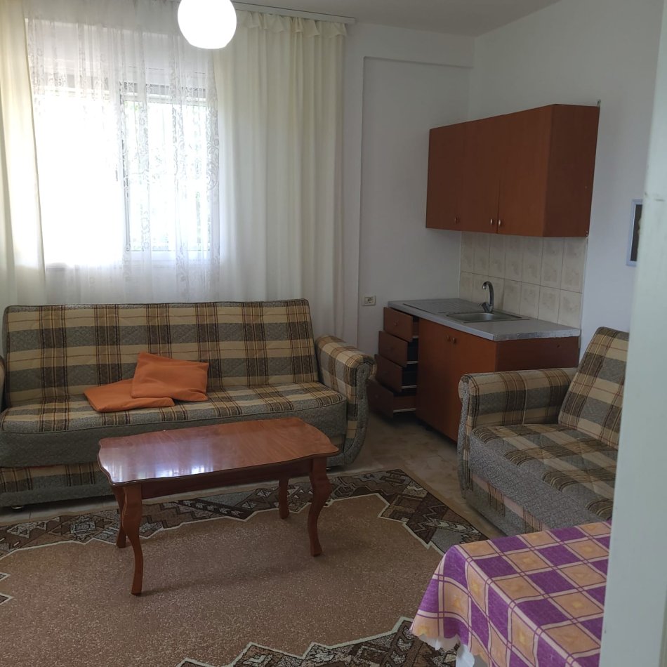 Tirane, jepet me qera apartament 1+1 Kati 1, 80 m² 220 € (Sauk)