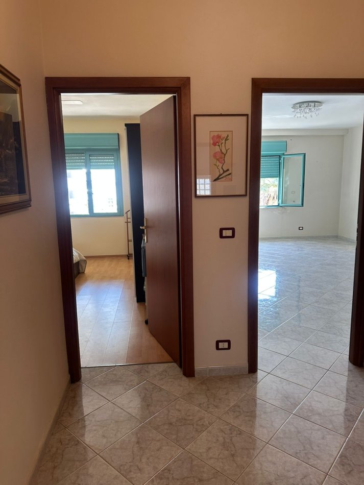 Durres, jepet me qera apartament 1+1+Ballkon Kati 4, 70 m² 420 € (Vollga)