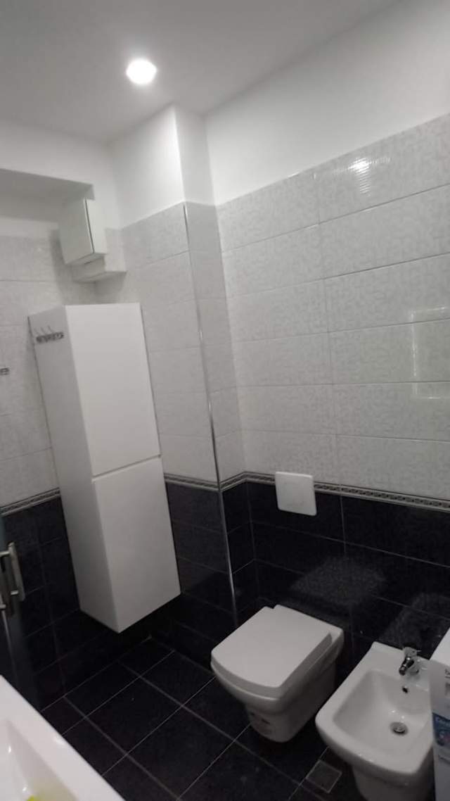 Tirane, jepet me qera apartament 1+1+BLK Kati 2, 61 m² 500 Euro (Rruga Ferit Xhajko)