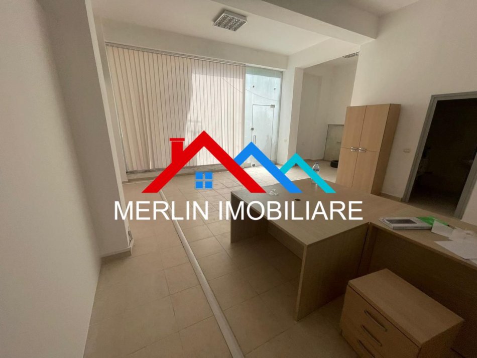 Tirane, jepet ambjent biznesi me qera Kati 0, 110 m² 470 € (Tek Kodra e Diellit ne rrugen Bill Klinton)