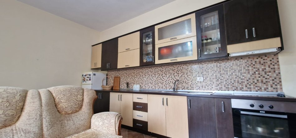 Tirane, jepet me qera apartament 1+1 Kati 2, 74 m² 350 € (Vilat Gjermane)