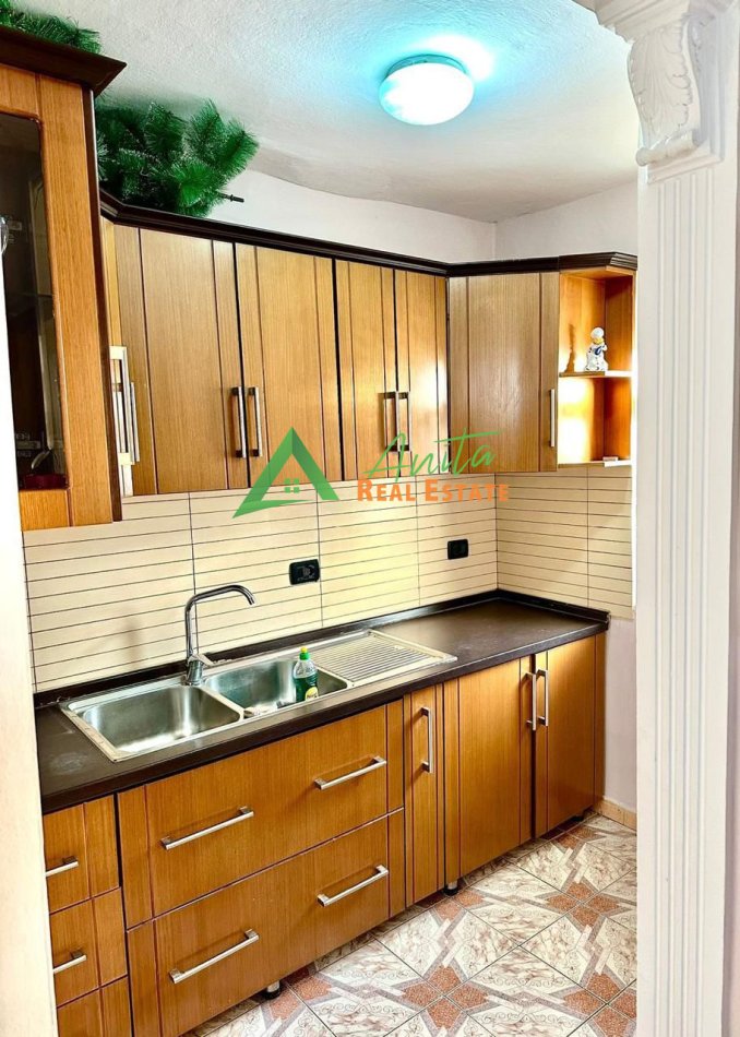 Tirane, jepet me qera apartament 1+1 Kati 4, 55 m² 430 € (Rruga Ferit Xhajko)
