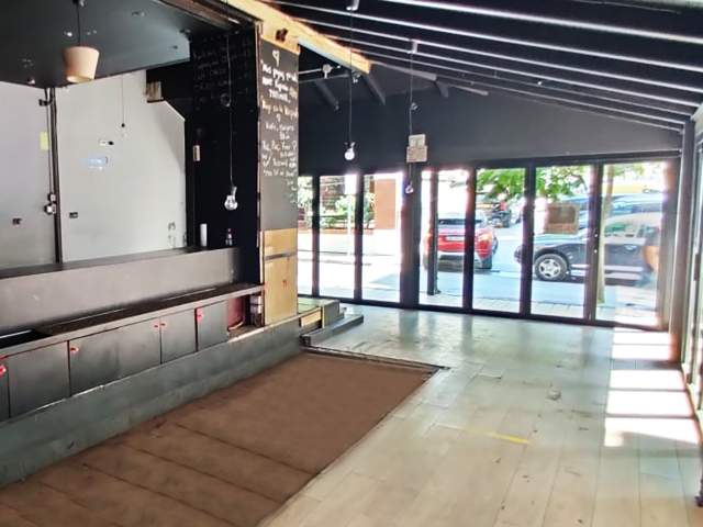 Tirane, jepet me qera ambjent biznesi 104 m² 1.400 Euro