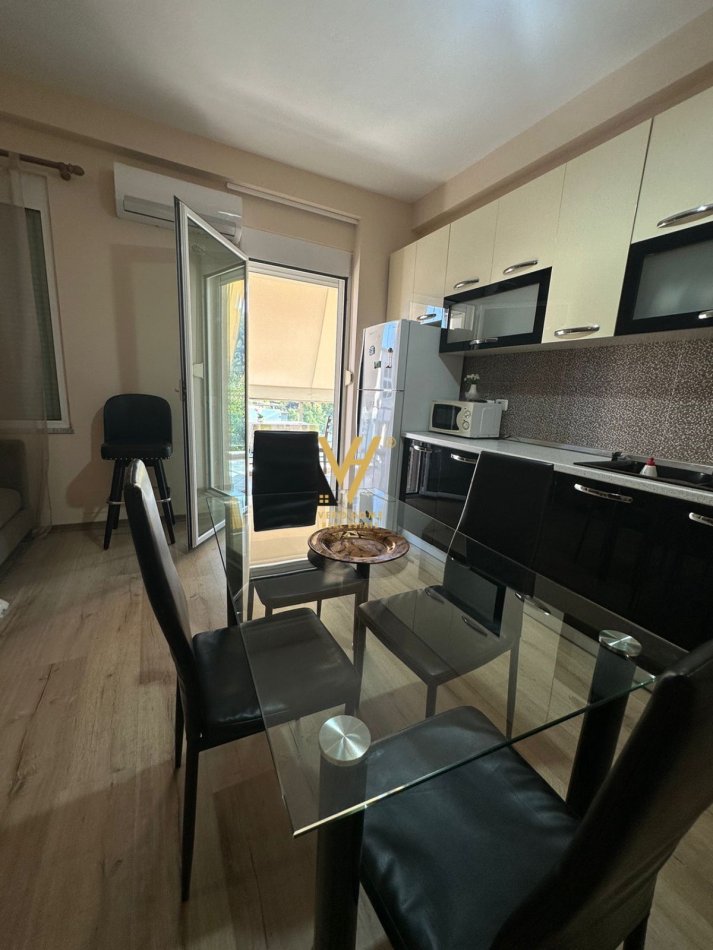 Tirane, jepet me qera apartament 2+1+Ballkon Kati 2, 106 m² 650 € (LIQENI I THATE)