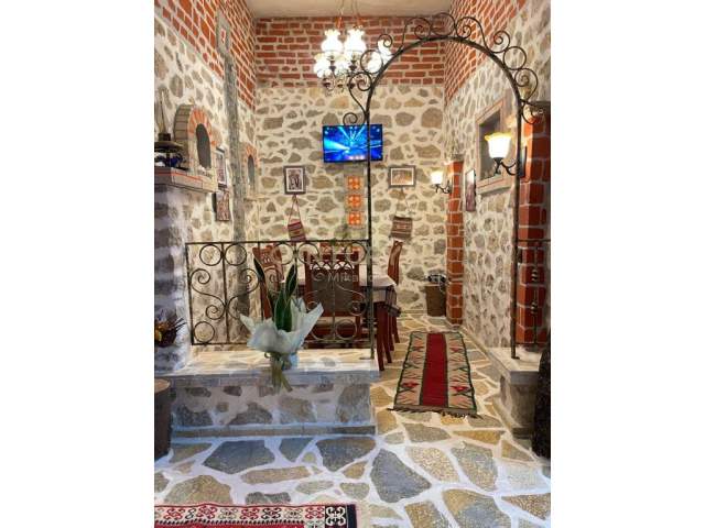 Tirane, ofert 3+1 Kati -1, 201 m² 1.800 Euro (Shallvaret)