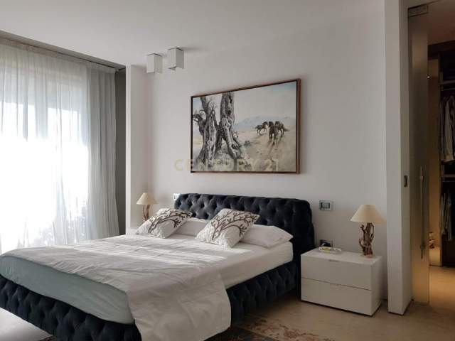 Tirane, shitet apartament 3+1+BLK Kati 8, 331 m² 510.000 Euro (kopshti botanik)