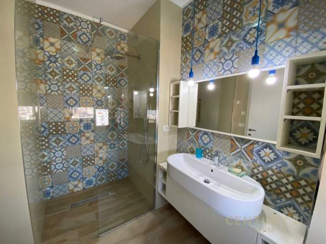 Tirane, jepet me qera apartament 2+1+A+BLK Kati 7, 94 m² 700 Euro (Qendra Kristal)