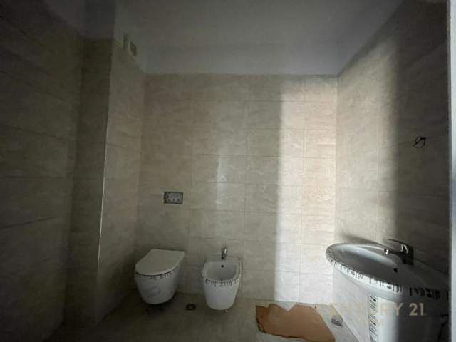 Tirane, jepet me qera zyre Kati 2, 94 m² 500 Euro (Stacioni i Trenit)