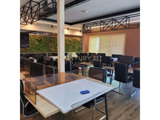 Tirane, jepet me qera zyre Kati 12, 241 m² 2.600 Euro (ambasador 3)