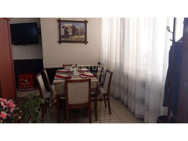 Tirane, jepet me qera ambjent biznesi Kati 0, 140 m² 1.100 Euro (21 Dhjetori)