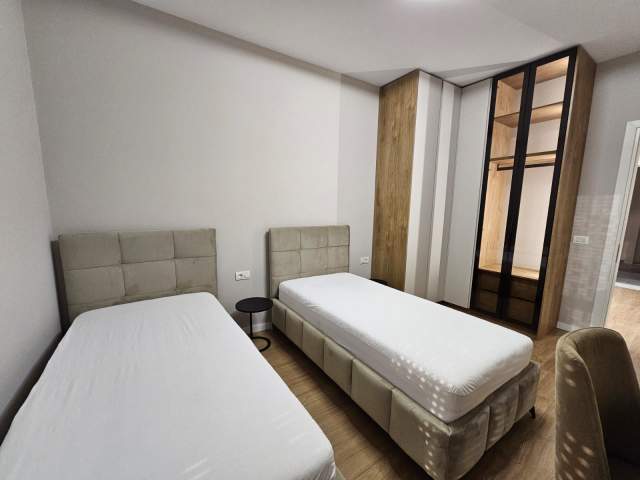Tirane, jepet me qera apartament 2+1+BLK Kati 2, 120 m² 1.300 Euro (teg)