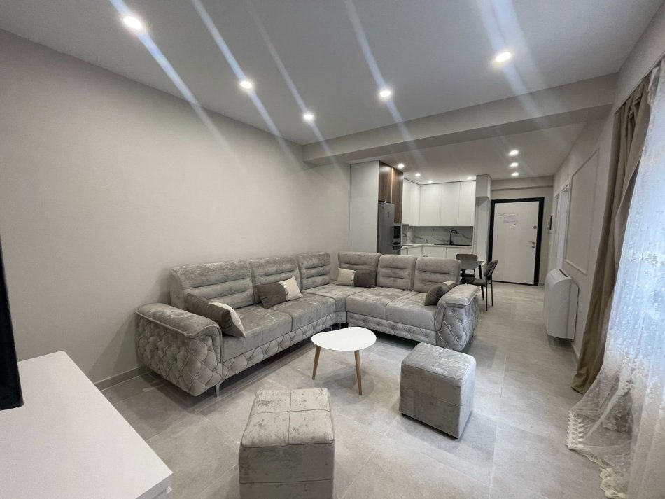 Tirane, jepet me qera apartament duplex 2+1 Kati 2, 80 m² 620 € (Kodra e diellit)