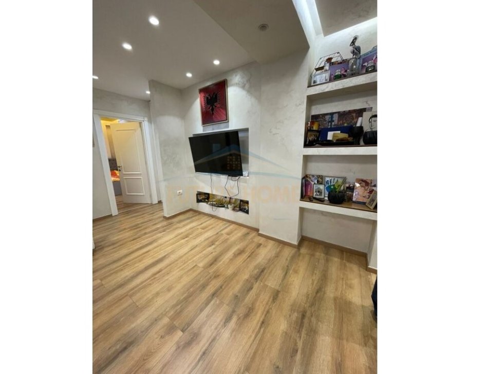 Tirane, shitet apartament 2+1 Kati 6, 105 m² 200.000 € (Fusha E Aviacionit)