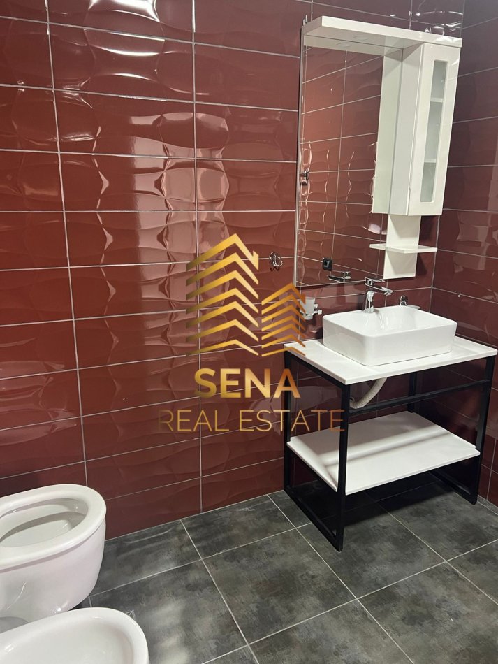 Tirane, jepet me qera apartament 2+1 Kati 3, 105 m² 450 € (Rruga e Dibres)