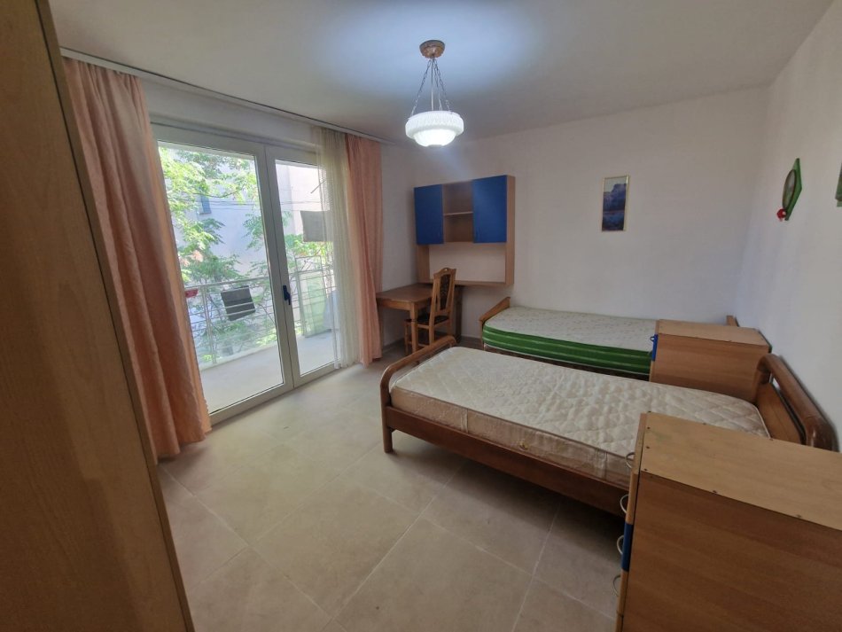 Tirane, jepet me qera apartament 3+1 Kati 4, 85 m² 550 € (21 Dhjetori , Mozaiku i Tiranes)