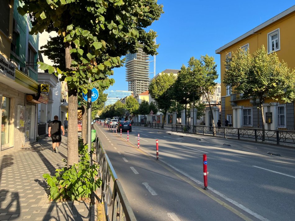 Tirane, jepet me qera ambjent biznesi Kati 0, 50 m² 600 € (Rruga e Durresit)