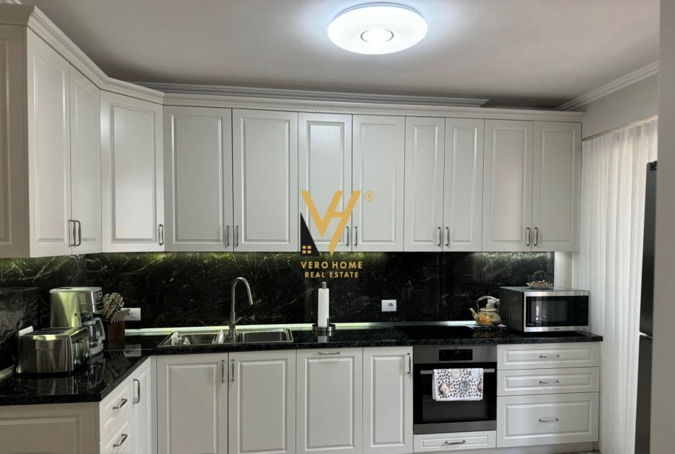 Tirane, shitet apartament 2+1+Ballkon Kati 4, 113 m² 295.000 € (SELVIA)
